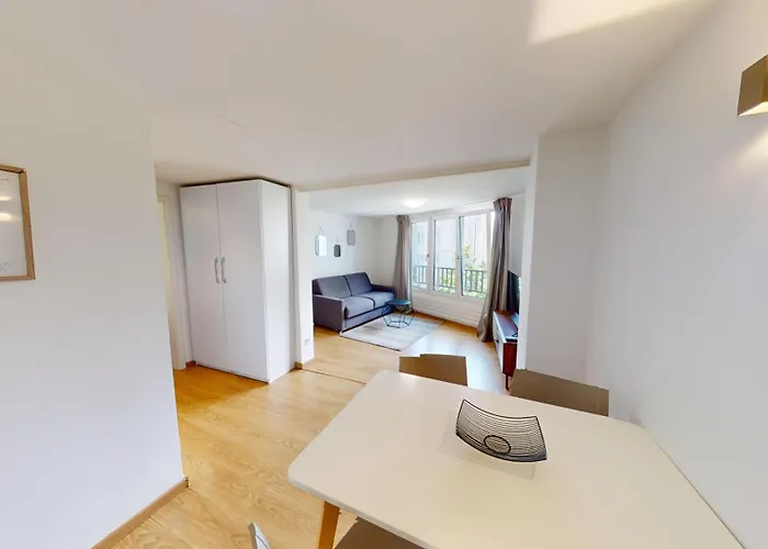 Fresh And Bright 1-bedroom Centre - Al11