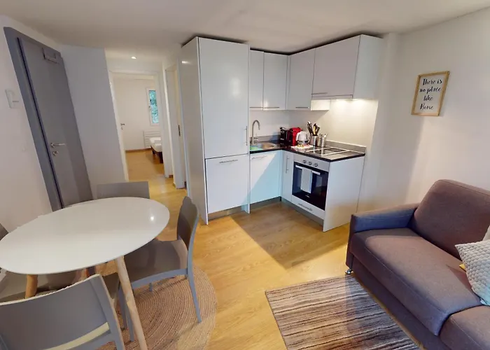 Fresh And Bright 1-bedroom Centre - Al11 *